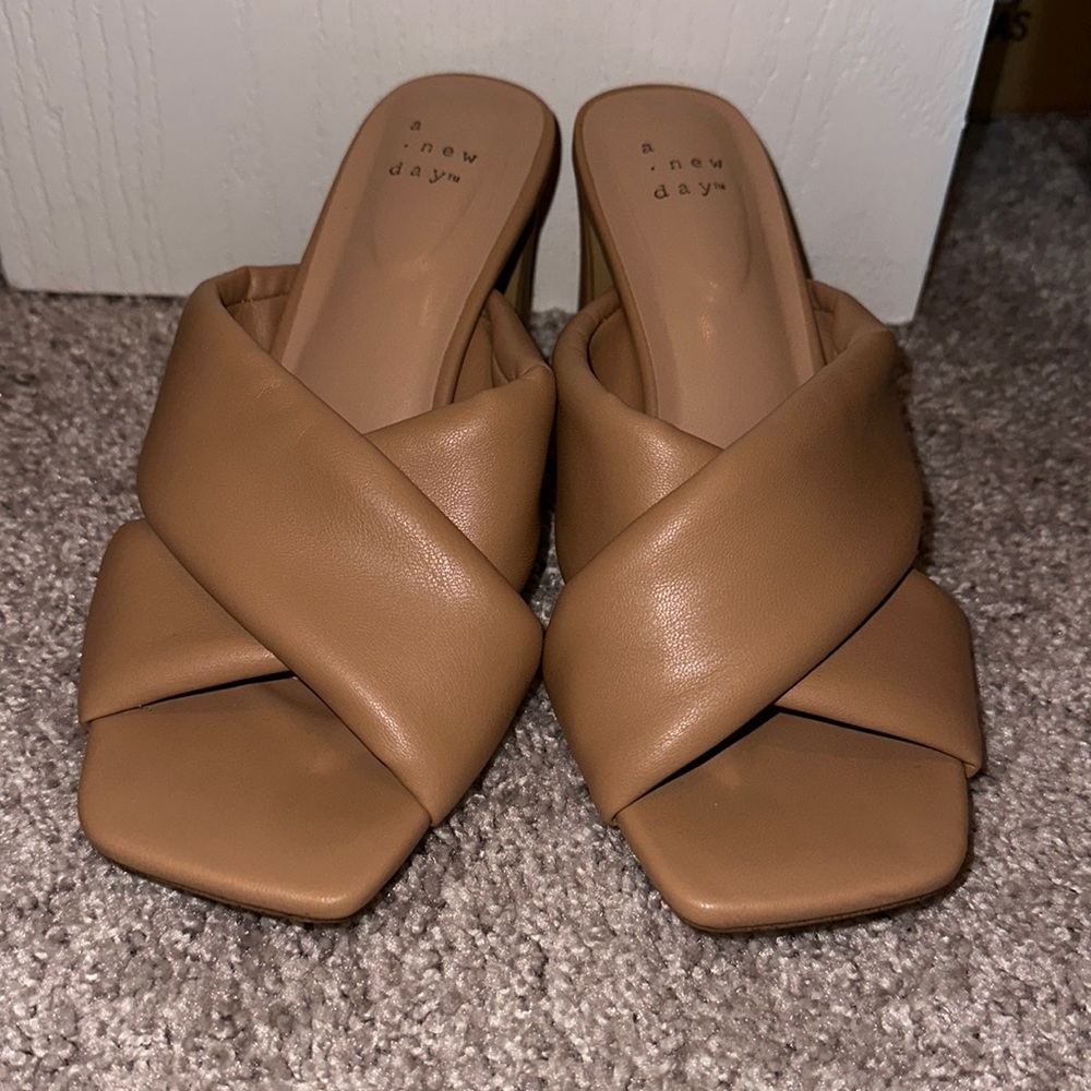 Nude low heel